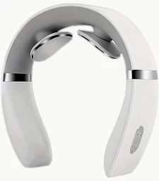 Vista detallada del masajeador cervical inteligente con tecnología de pulsos TENS en color blanco y plata con diseño minimalista de alta fidelidad. Ideal para uso portátil y ligero, presentado en su caja premium.